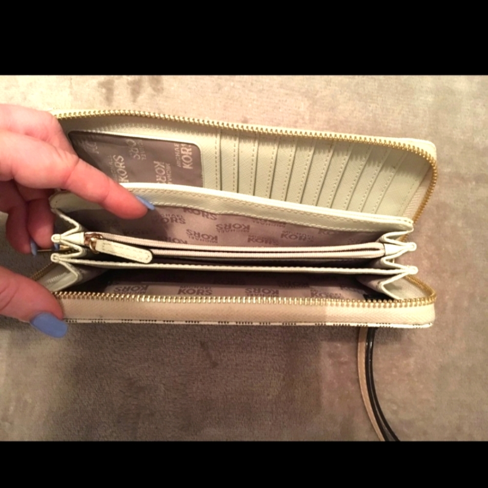 Jet Set Travel Leather Continental Wristlet" Michael Kors wallet